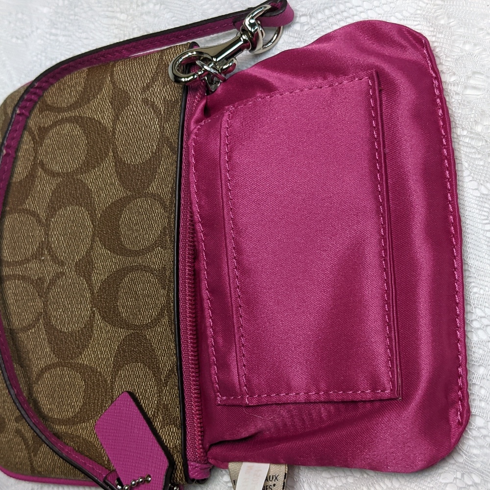 Coach Tan & Pink Coated Canvas Wristlet With Pink Hangtag, Signature Print Cs - Picture 9 of 12